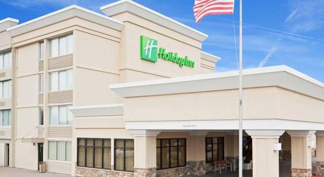 Holiday Inn & Suites Marlborough by IHG, Rezerwuj Hotel Hotele w New England z basenem, Basen