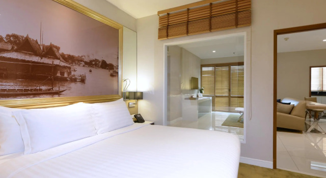 Люкс с 3 комнатами с балконом Grande Centre Point Ploenchit