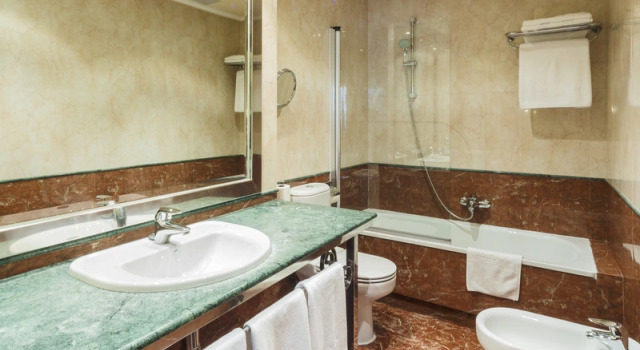 Трёхместный номер Standard с балконом Hotel Azofra