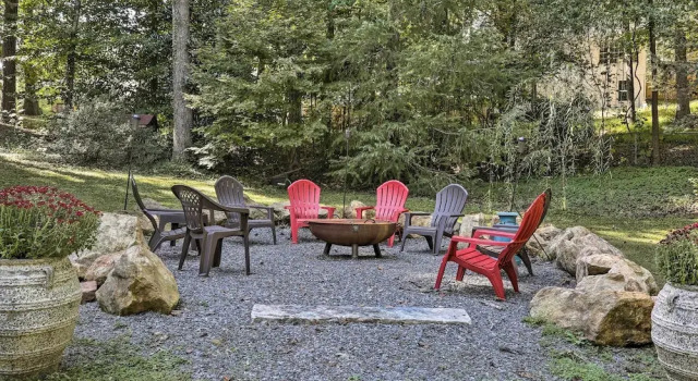 Коттедж Serene Mableton Cabin - 13 Mi to Downtown Atlanta!