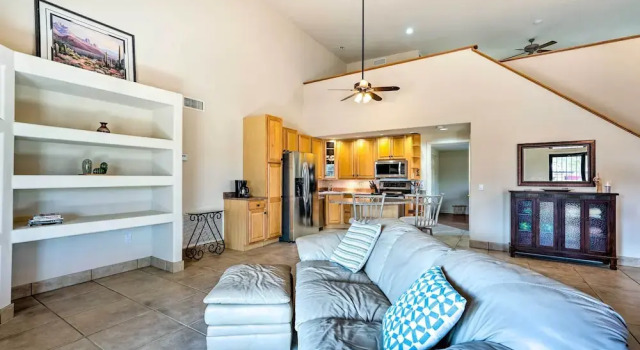 Pool & Putting Green: Group Getaway in Glendale, Забронировать Дом для отпуска Глендейл Phoenix Metropolitan Area