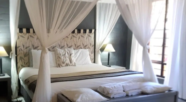 Апартаменты Цокольный этаж c 1 комнатой Hornbill House Self Catering Accommodation