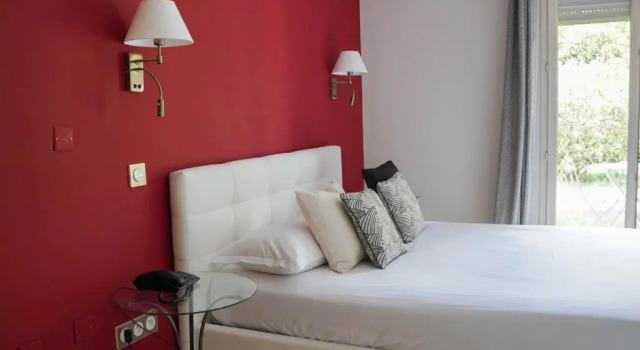 Трёхместный номер Standard Hôtel Les Jardins