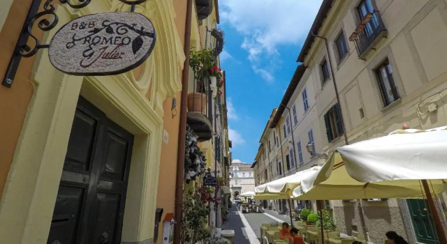 Апартаменты с красивым видом из окна Atlantis Inn Castelgandolfo