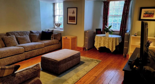 A Basement Apartment, Забронировать Апартаменты/квартира Кармартен Carmarthenshire, рядом с Галерея Oriel Myrddin
