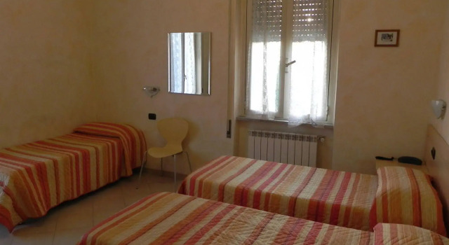 Hotel Villa Robinia, Buchen Sie Villa Hotels in Latium mit Parkplatz, Parkplätze