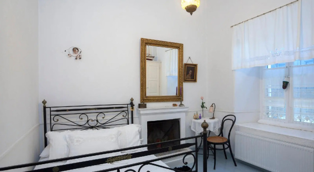 Large Traditional Captains House, Book Hotel Hotels in Central Greece with Parking, Parking