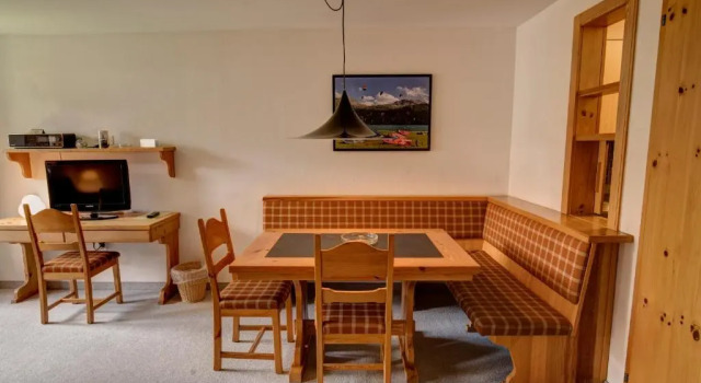 Chesa Munteratsch 1 1 2-Zimmerwohnung 509 Typ D, Book Hotel Silvaplana 