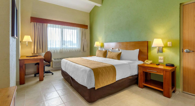 Номер Standard Comfort Inn Puerto Vallarta Golfside & Marina