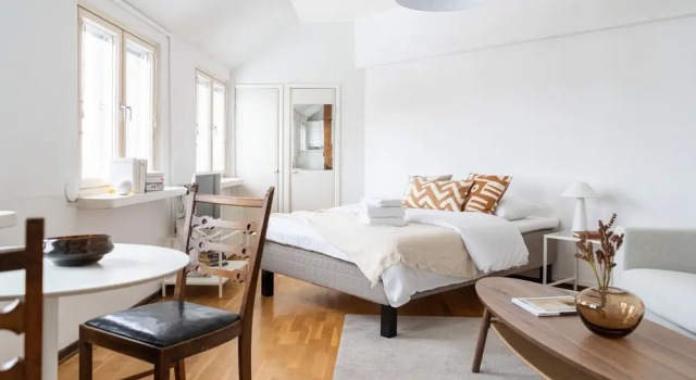 Upper floor studio with a sea view
