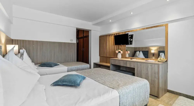 Camera tripla familiare Standard con balcone Hotel Condor