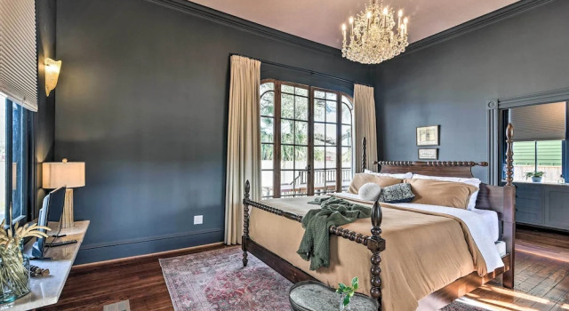 Stunning Historic Home < 4 Mi to Beaches!, Забронировать Дом для отпуска Галвестон Texas Gulf Coast, рядом с Betty Head Oleander Garden Park
