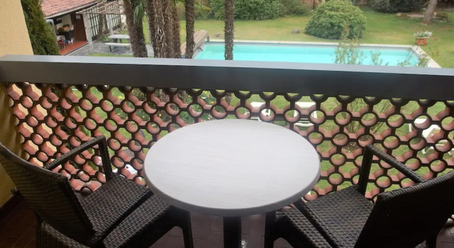 Семейные апартаменты с 2 комнатами с балконом и с видом на сад Villa Siesta, Park & Pool Living