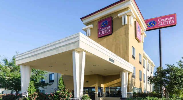 Кровать в общем номере Comfort Suites Salina South