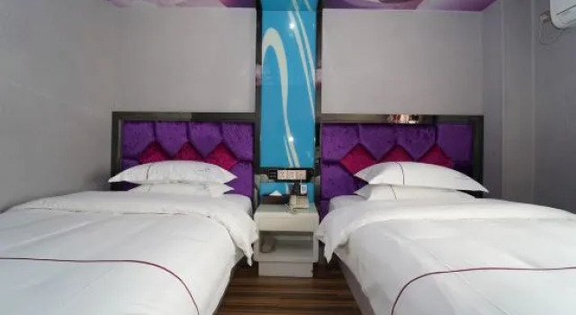 Кровать в общем номере (мужской номер) Nihang Hotel