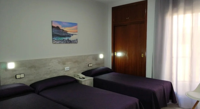 Трёхместный номер Standard с балконом Hotel Congra