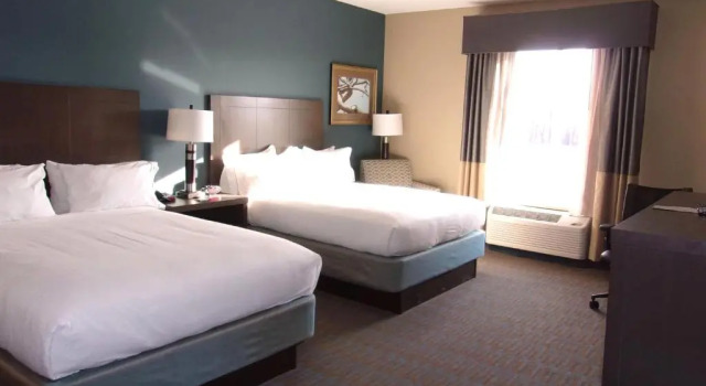 Четырёхместный номер Standard Holiday Inn Express Hotel & Suites Goldsboro - Base Area by IHG