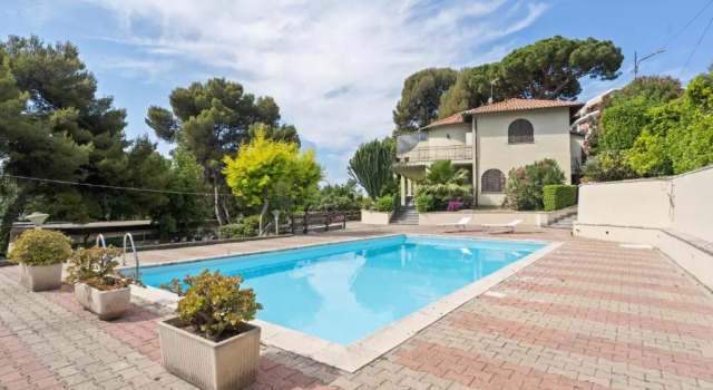 Апартаменты Sanremo Flat with Private Parking - Swimming Pool and NETFLIX