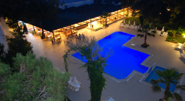 Maya Golf Side