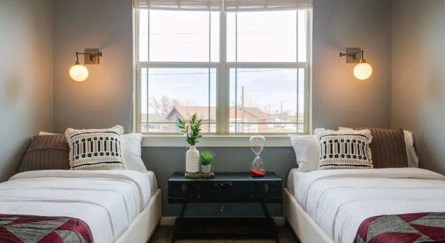 Spacious 3br/3ba Minutes From DT by Domio, Забронировать Отель Отели Остина с парковкой, рядом с Saint Edwards University Baseball Field, Парковка