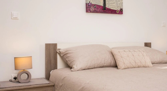 Property With 2 Bedrooms in Dobrinj, With Enclosed Garden, Varaa Hotelli Hotellit Kvarner Islands uima-altaalla, Uima-allas