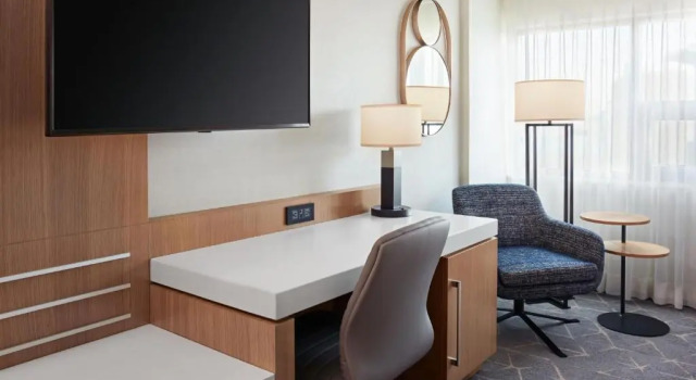 Двухместный номер Premier Delta Hotels Calgary Airport In-Terminal