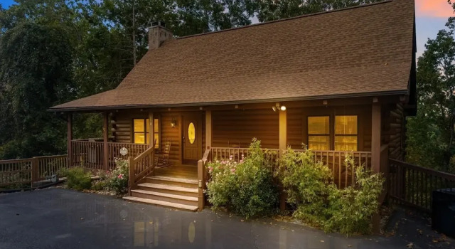 Кровать в общем номере ER101 - Heavenly Hideaway Great location - Close to town! cabin