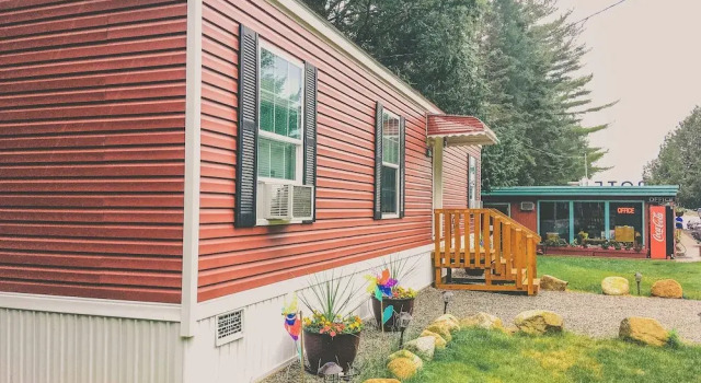 Коттедж с видом на залив Motel Long Lake and Cottages