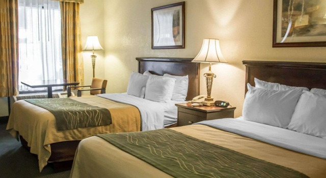 Четырёхместный номер Standard Quality Inn Riverside near UCR and Downtown