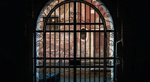 Апартаменты Elegant Apartment with Lift in 17th-Century Palace, Walk to St Marks Square