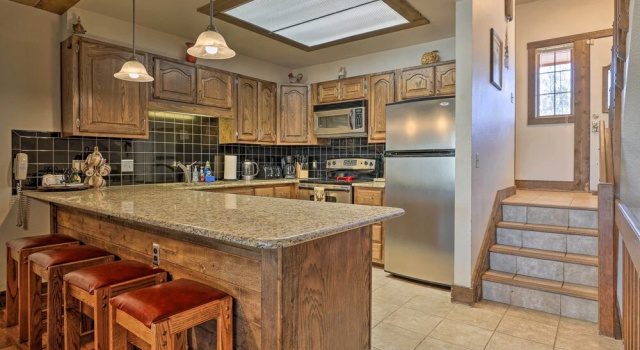 Апартаменты 2 Mi to Lake Dillon: Spacious Condo w/ Mtn Views