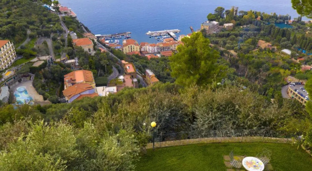 Amore Rentals - Villa Giada, Забронировать Вилла Отели Сорренто с парковкой, рядом с St.Francis Church and Convent, Парковка