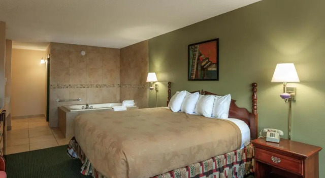 Номер Standard Цокольный этаж Angel Inn Near IMAX, a Travelodge by Wyndham