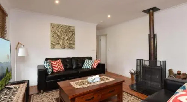 Kangaroo Cottage - cute Accom in bushland setting, Book Feriehus Ellalong New South Wales