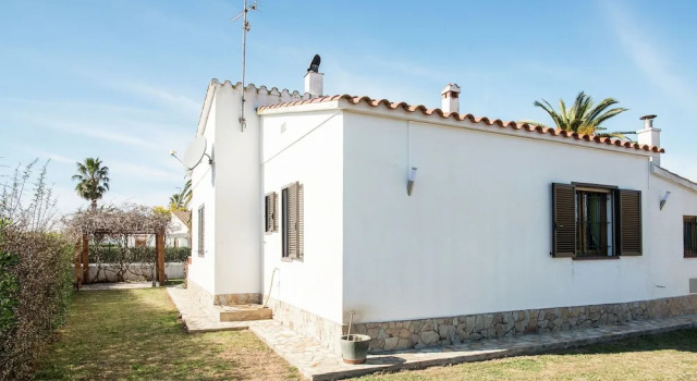 Holiday House With Private Pool for 4 People in Sant Pere Pescador, Забронировать Отель Отели Сан-Пере-Пескадор с парковкой, Парковка