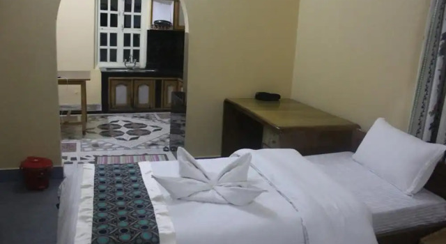Трёхместный номер Deluxe с балконом и с видом на горы Hotel Nana Pokhara
