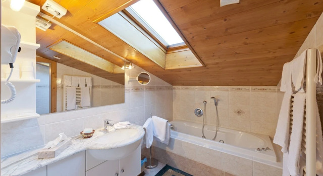 Четырёхместный номер Standard с балконом Cesa Edelweiss Living & Spa