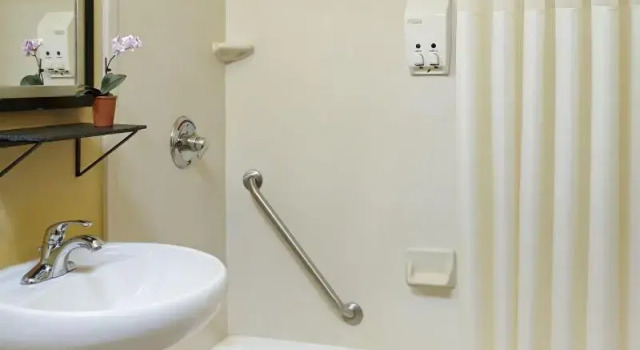 Четырёхместный номер Standard Carlton Inn Midway