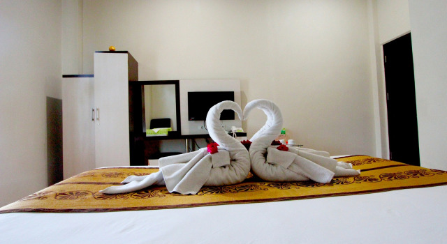 Yasmin Hotel & Restaurant, Rezerwuj Hotel Muntok Sumatra