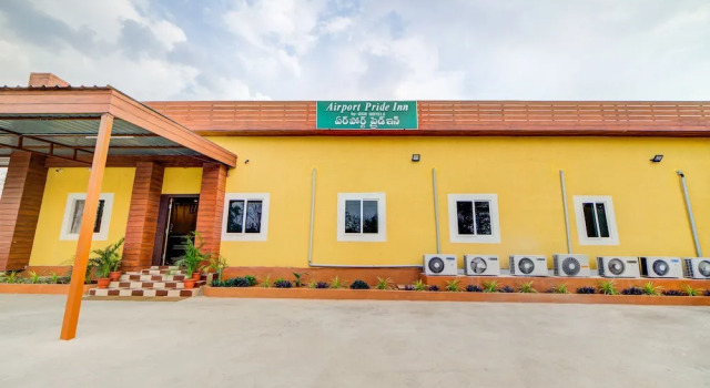 Oyo 40806 Airport Pride Inn, Rezerwuj Hotel Maisaram Telangana