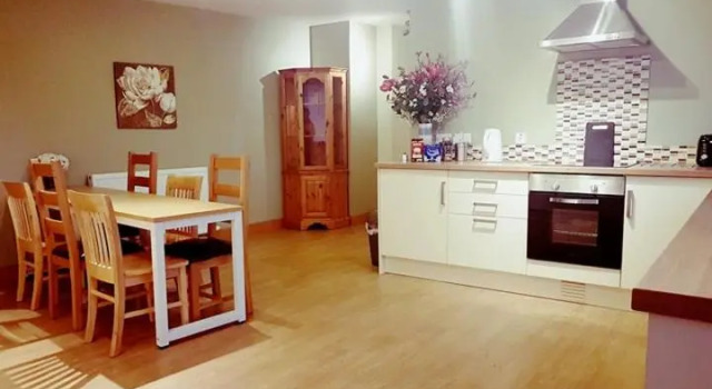 Апартаменты Yvi's 3 Bedroom Town Apartment