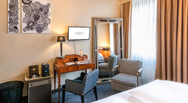 Двухместный номер Standard Hotel Würzburger Hof ****