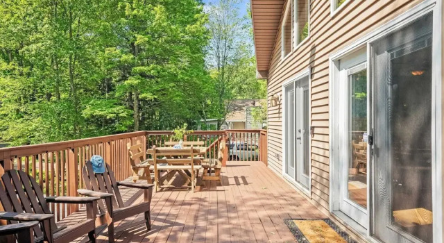 Коттедж с 4 комнатами с балконом Mews Mountain House by Avantstay Walk to Beach, Hot Tub, Game Room