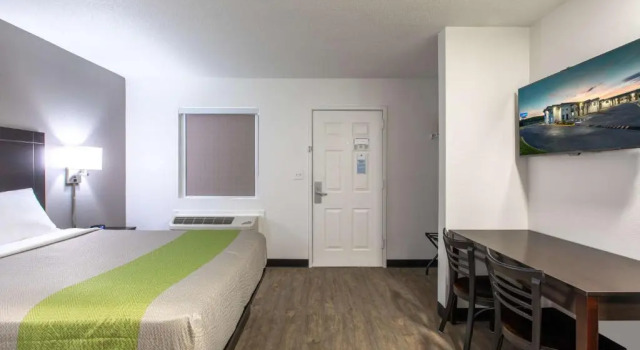 Номер Deluxe Studio 6-Greenville, SC - I-85 Near Downtown