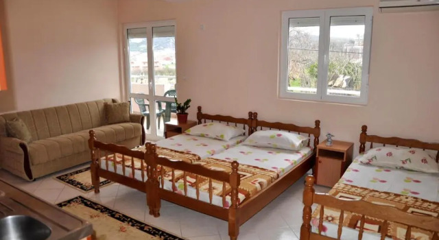 Студия с балконом и с красивым видом из окна Apartments Perezaj