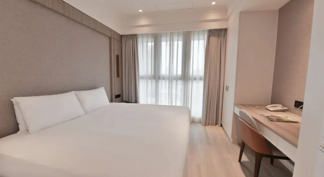 Трёхместный номер Deluxe с балконом CHECK inn Select New Taipei Sanchong