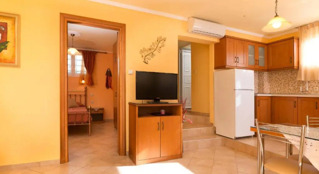 Εsperides Golden, Book Apartment Chrisi Akti 