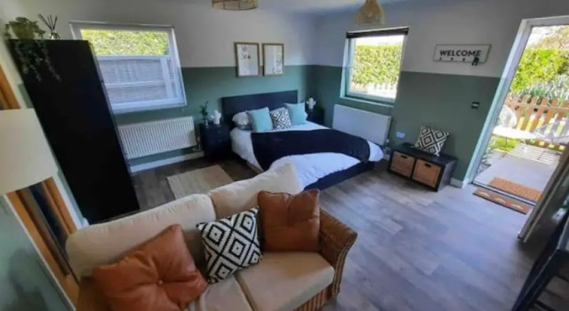 The Cwtch,Self Contained Coastal Annex Freshwater (Adults Only)