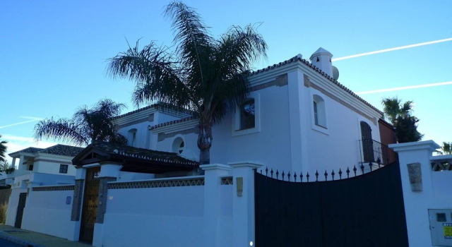 Villa With 4 Bedrooms in Marbella, With Wonderful sea View, Private Po