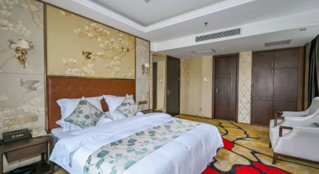 Люкс 2+7 Creative Park Hotel